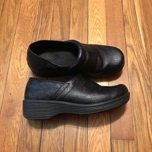 Paisley safe t step comfort Clogs